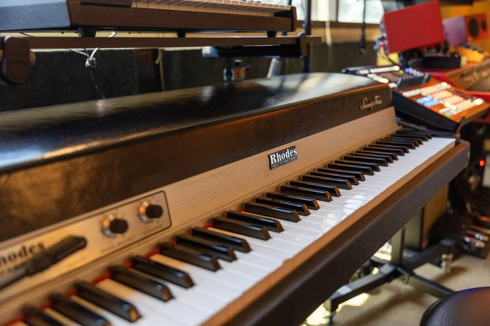 Photo: a Fender Rhodes Seventy Three electric piano